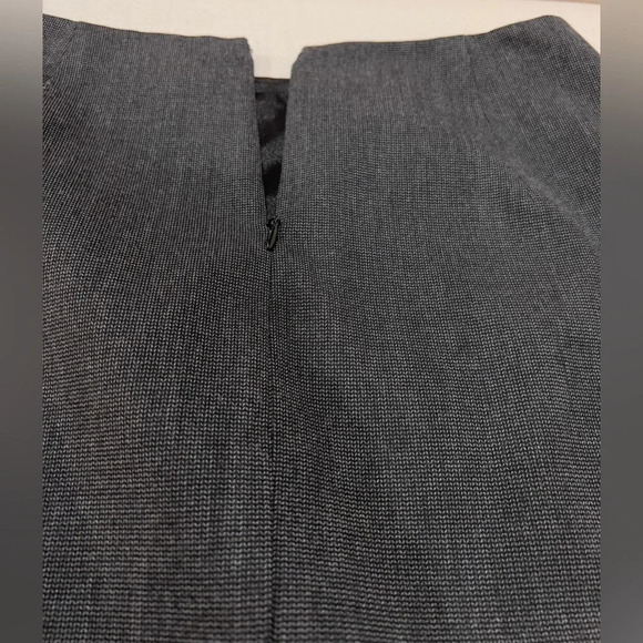 Tahari black straight skirt size 2 Excellent Condition - Picture 4 of 5